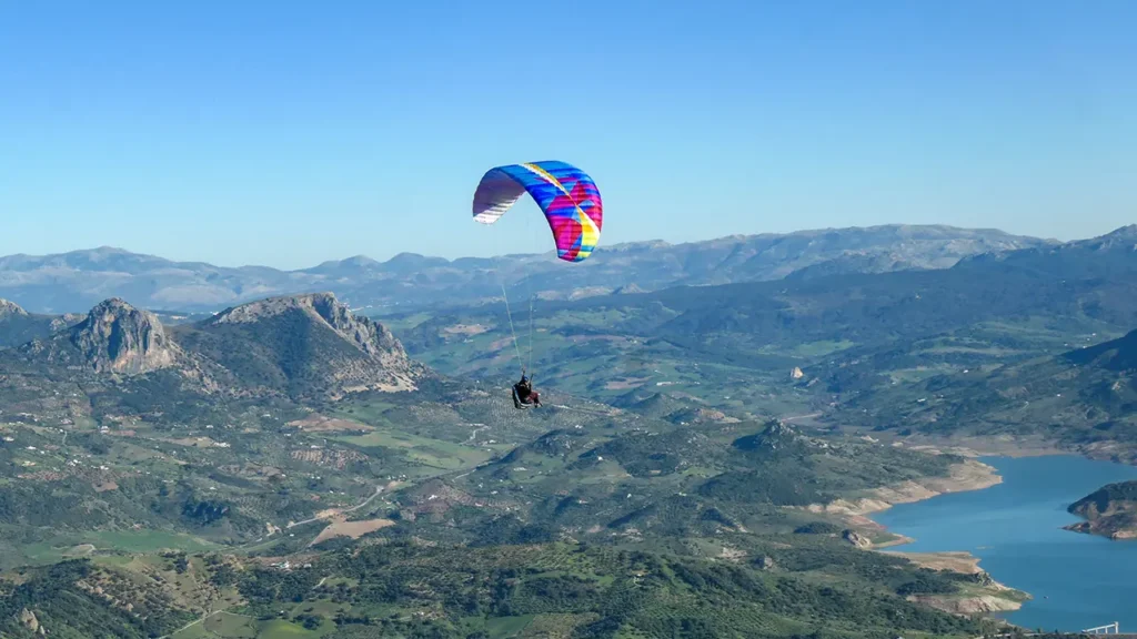 Vliegsafari Algodonales Spanje | Paraglider Janneke, Twin Peaks en het meer